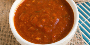 Salsa piccante peperoncino e coriandolo